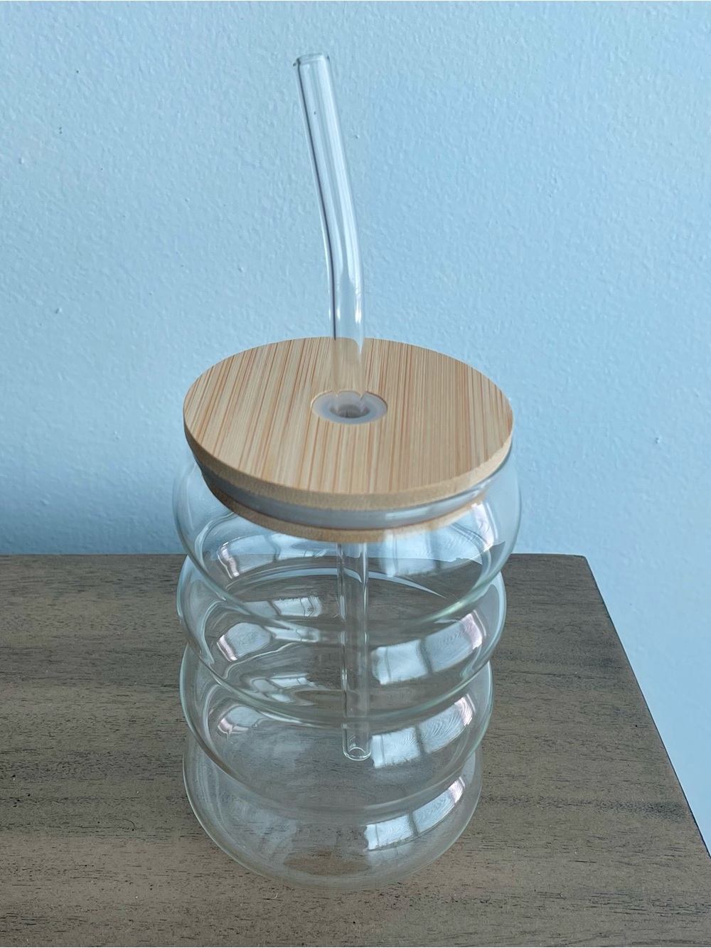 NWT Lilly Ribbed Glass Sippers with Bamboo Lids and Glass straws, 18 oz Set of 4 - Picture 11 of 16